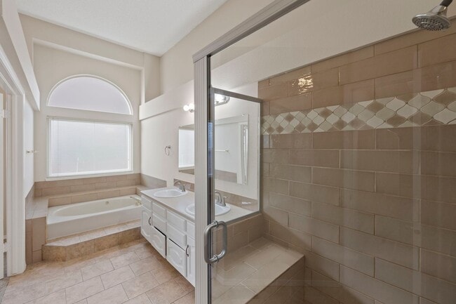 Building Photo - BRIGHT & UPDATED RANCH-STYLE HOME in D-20