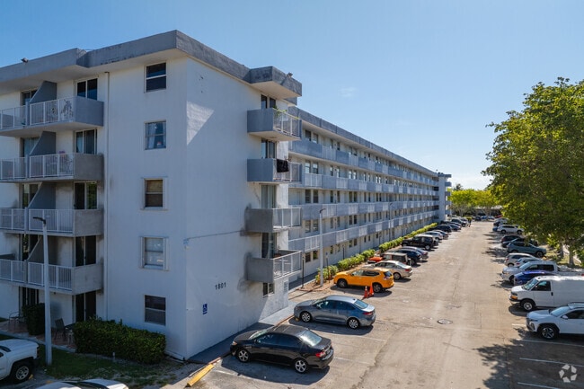 Primary Photo - North Bay Villas