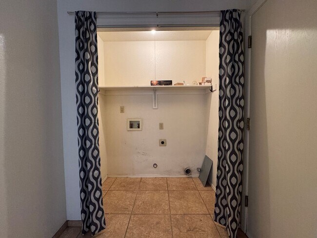 Building Photo - 3BR/2BA/2CG, 1855 sq.ft. rental in Sierra ...