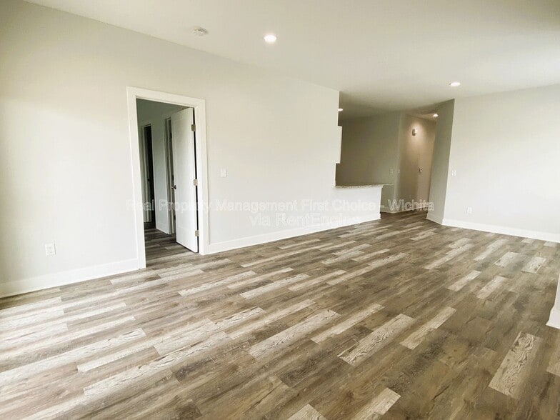 Building Photo - 5474 N Colburn Ct