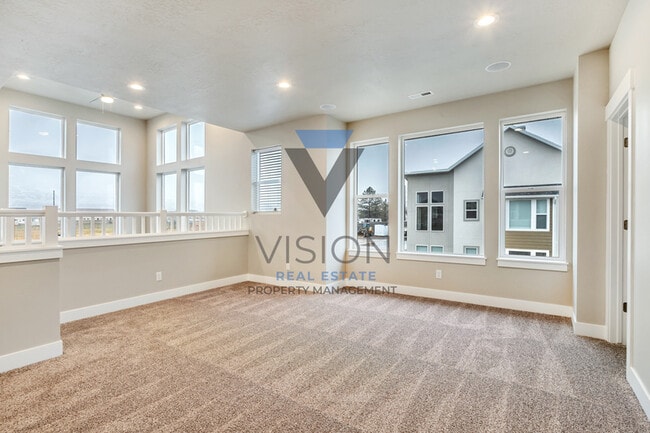Building Photo - 1098 S High Ridge Dr