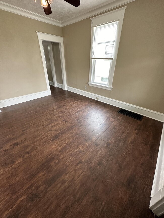 Building Photo - 708 4th Ave S