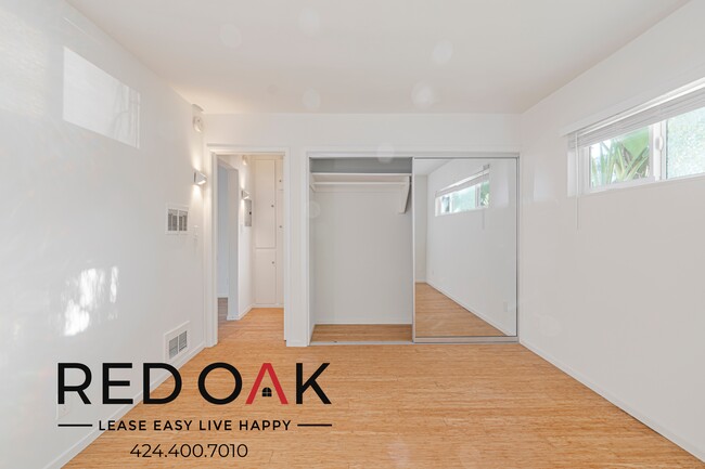 Building Photo - Beautiful One Bedroom with Hardwood Style ...