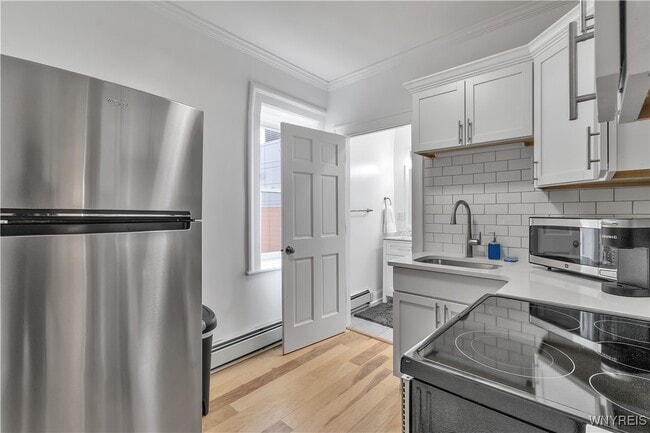 Building Photo - 617 Niagara St