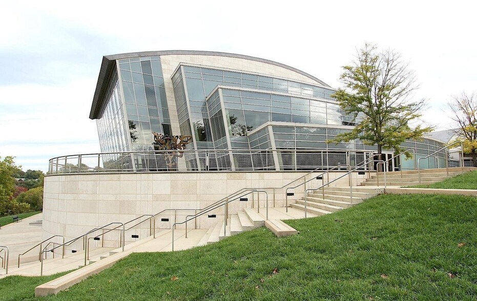 Building Photo - 10201 Grosvenor Pl