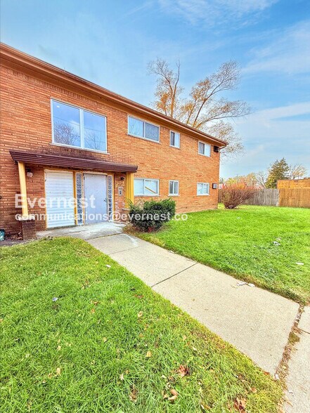 Building Photo - 15601 Schoolcraft Rd