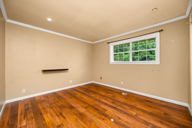 Building Photo - 2020 Clover Ln