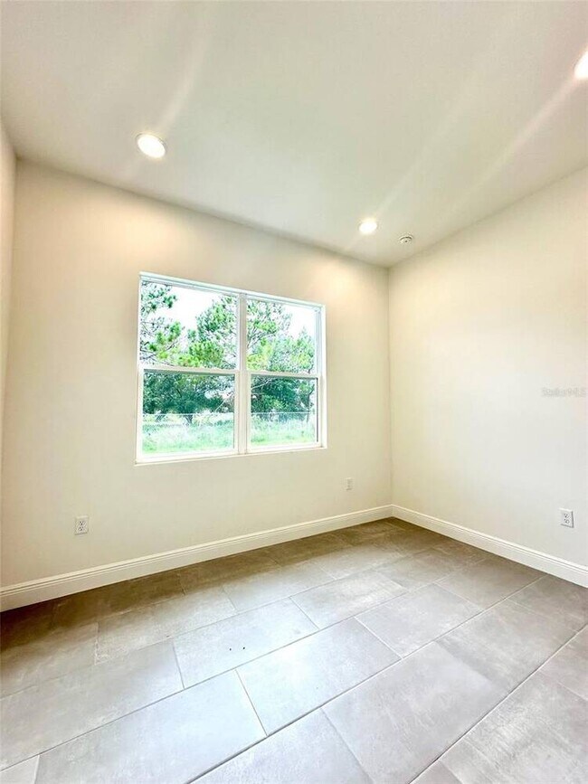 Building Photo - 562 Kilimanjaro Dr