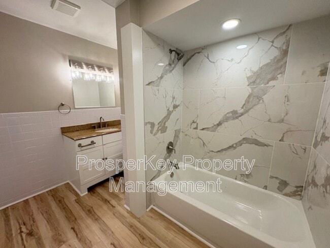 Building Photo - 5613 Pollman St