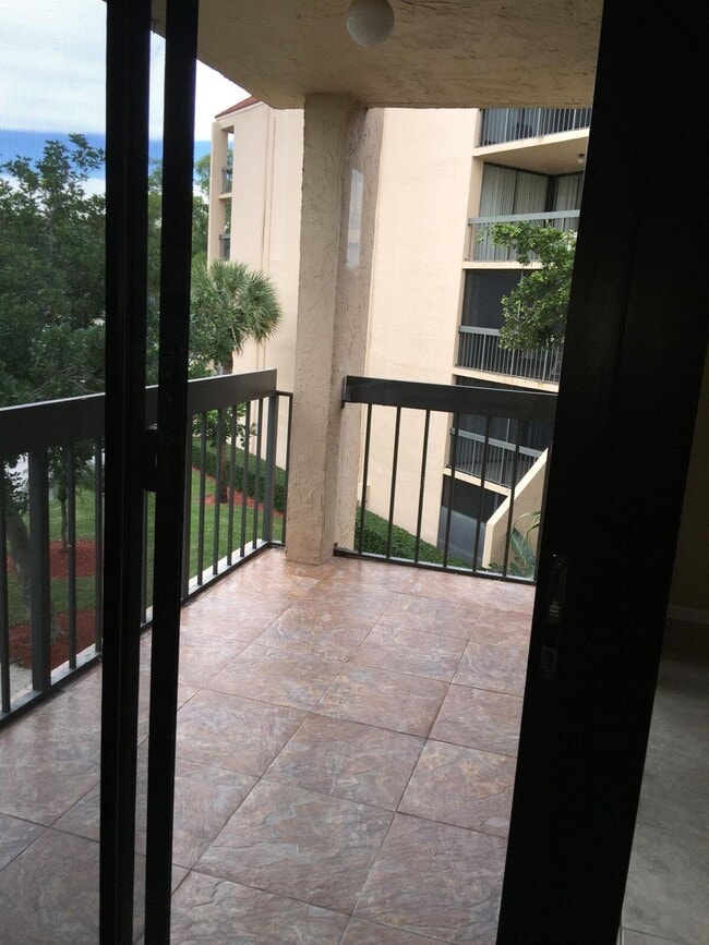 Building Photo - 2455 Lindell Blvd