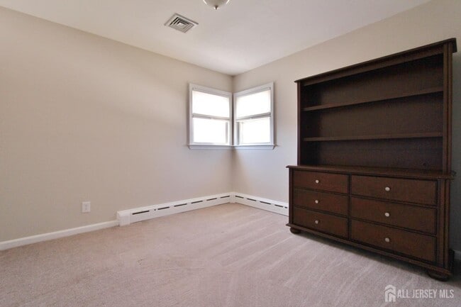 Building Photo - 611 E Crescent Pkwy