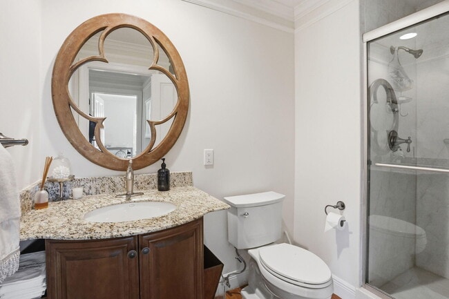 Building Photo - 309 NE 8th Ave