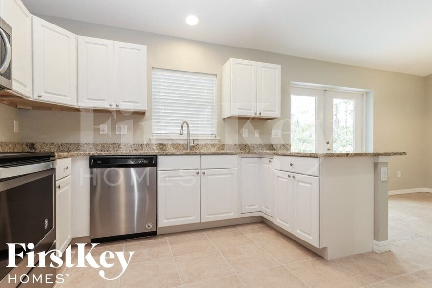 Building Photo - 12252 Clarendon Ave