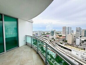 Building Photo - 350 S Miami Ave