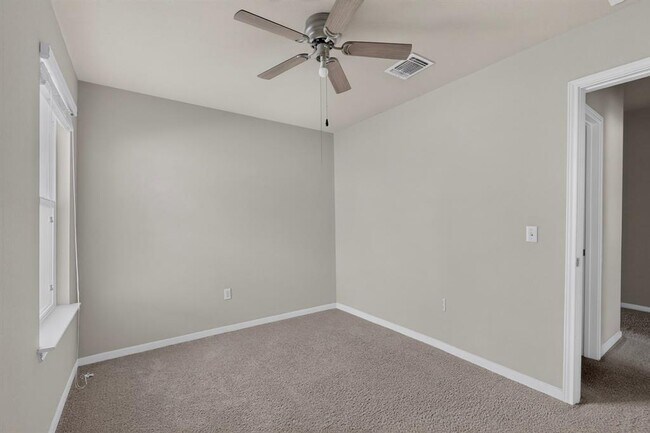 Building Photo - 402 Pentire Way