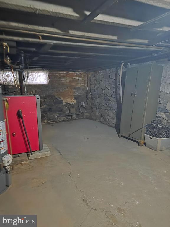 Building Photo - 1003 Maple St