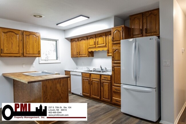 Building Photo - 8030 N Hazelwood Dr