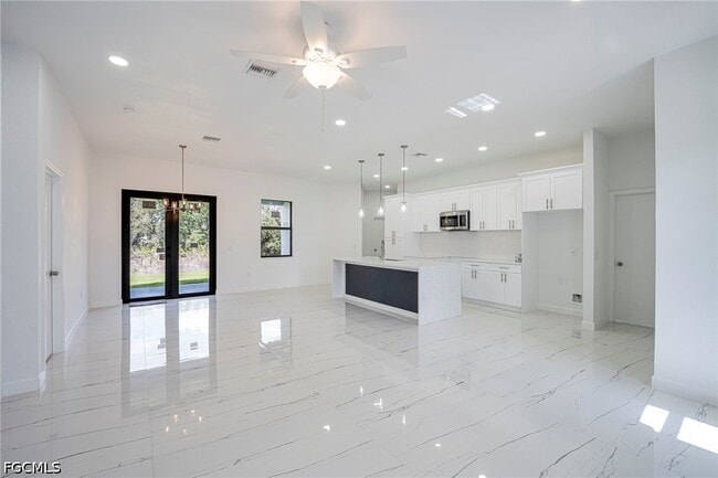 Building Photo - 2604 73rd St W
