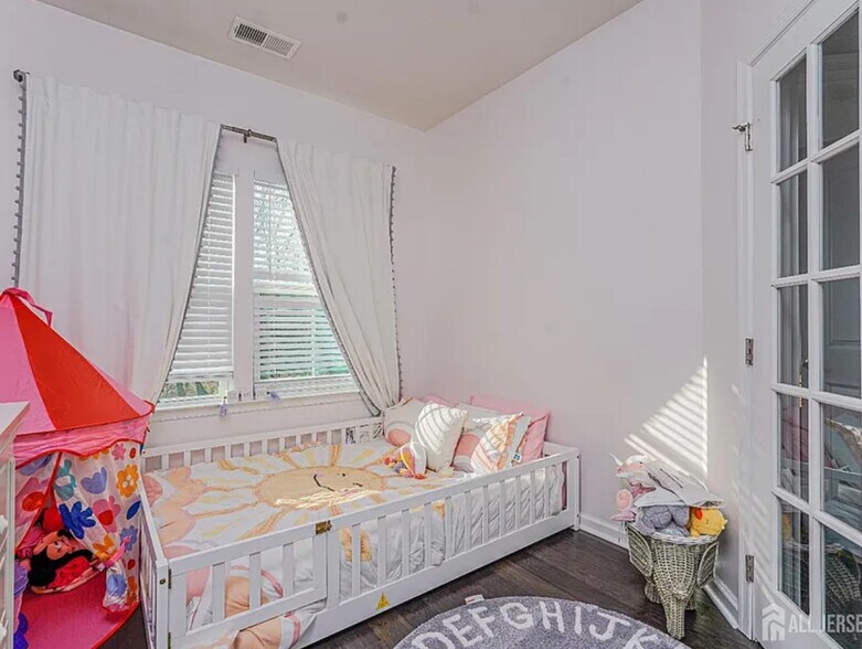 Building Photo - 606 Bayside Ct