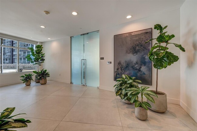 Building Photo - 1250 S Miami Ave