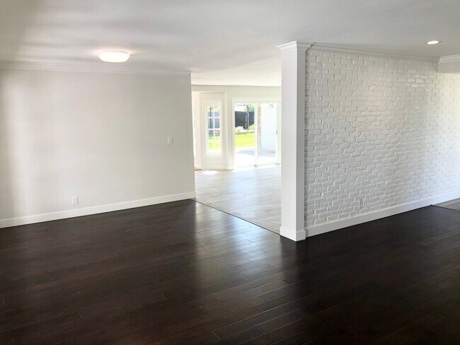Building Photo - 3 Bed 2 Bath Single Family Home in Eastbluff