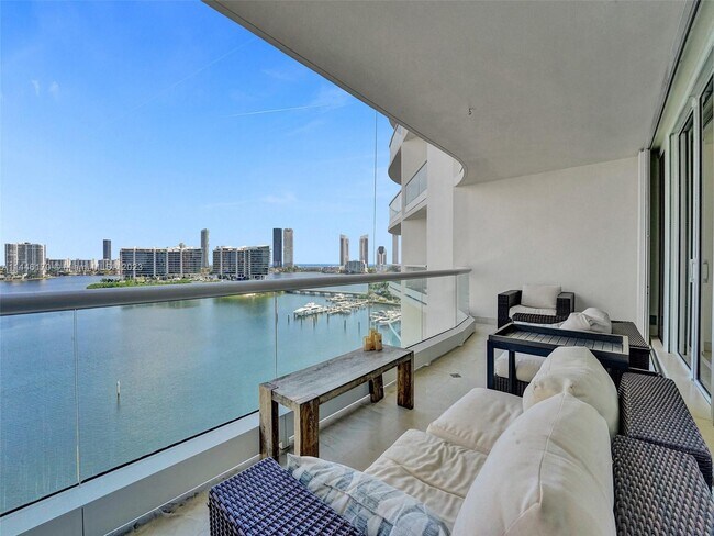 Building Photo - 7000 Island Blvd