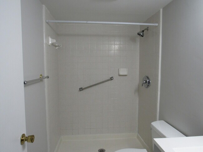 Building Photo - 703 Sunny Pine Way