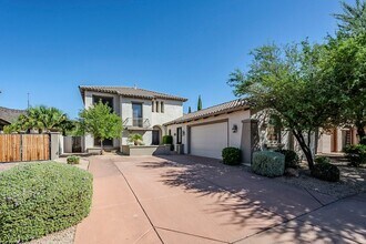 Building Photo - Stunning 4 bed 2.5 bath home with pool, in...