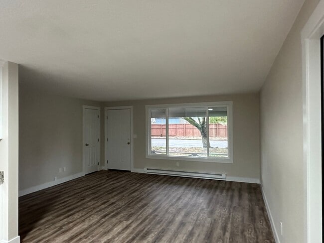 Building Photo - Updated Spacious t3 Bed, 1 Bath Home!