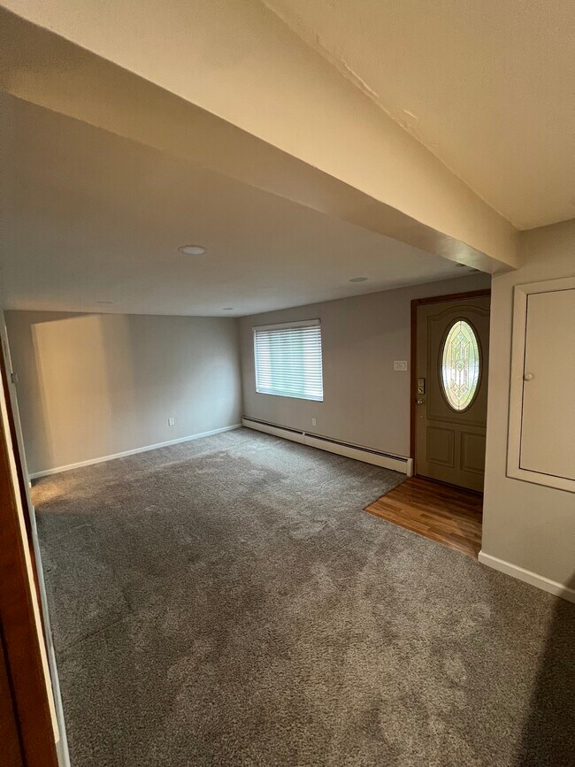 Building Photo - 1608 Carmella Dr
