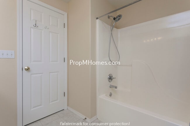 Building Photo - Stylish Beaverton Townhome with Attached Garage!