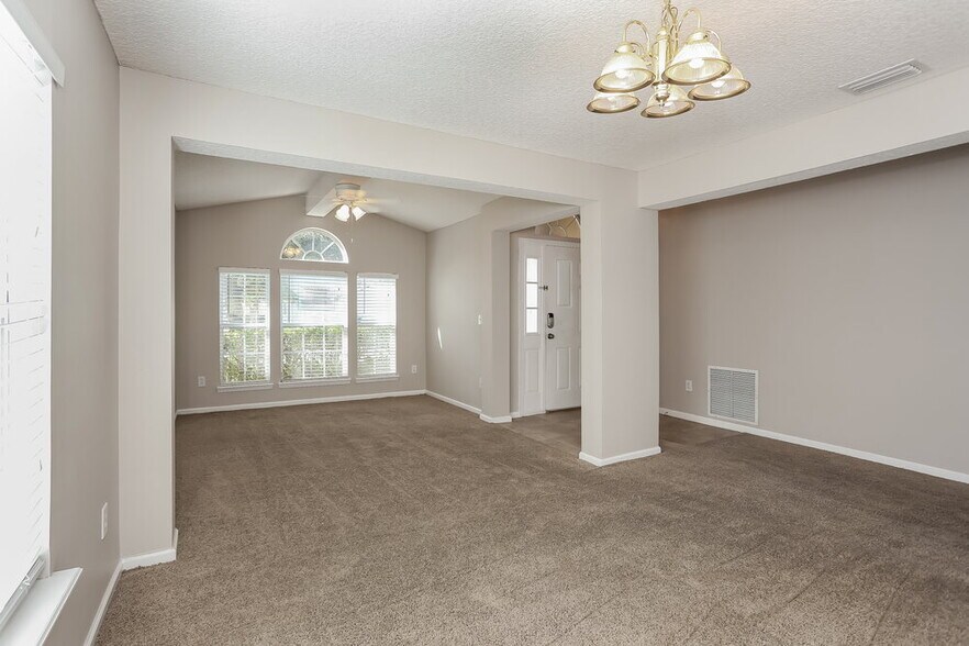 Building Photo - 14075 Golden Eagle Dr