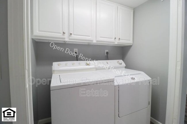 Building Photo - 8218 Fountainhead Dr