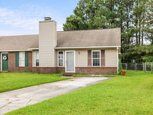 Building Photo - Midway Park Move In
