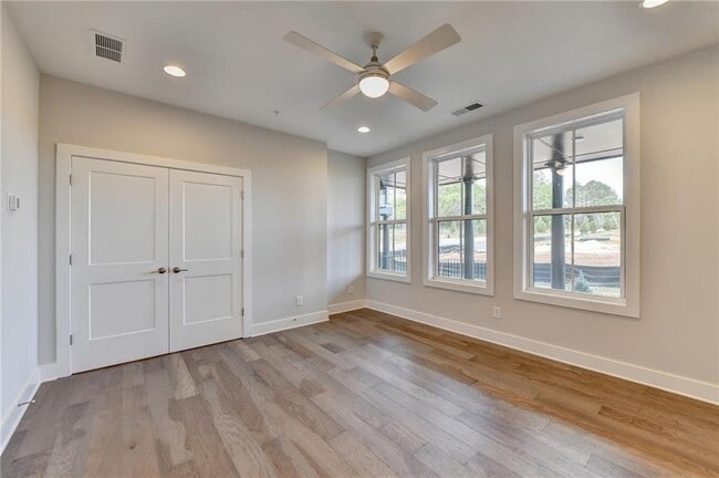 Building Photo - 375 Chiswick Cir