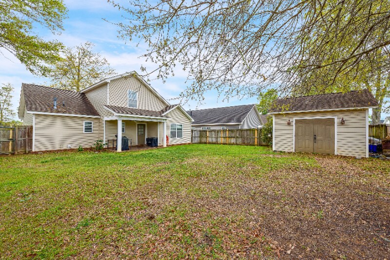 Building Photo - 209 Winterberry Way