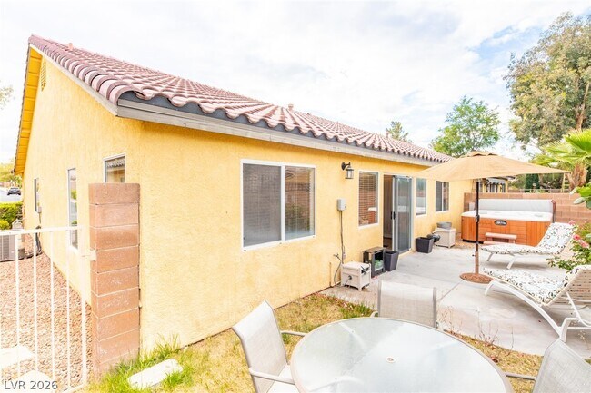 Building Photo - 10916 Bandol Pl