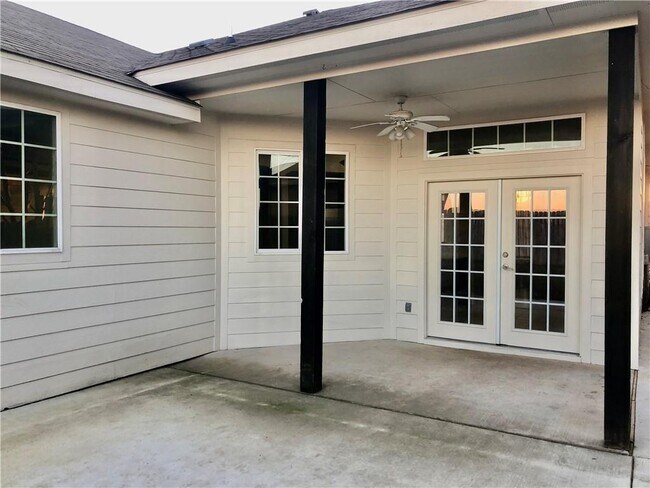 Building Photo - 221 Geode Ln