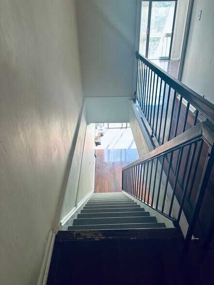Building Photo - 674 Summit House