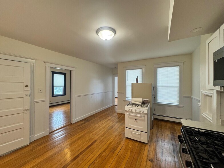 Building Photo - 40A Linden Ave