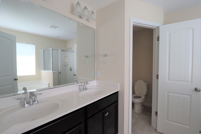 Building Photo - ~~ Beautiful home in Mackintosh on the Lake ~~