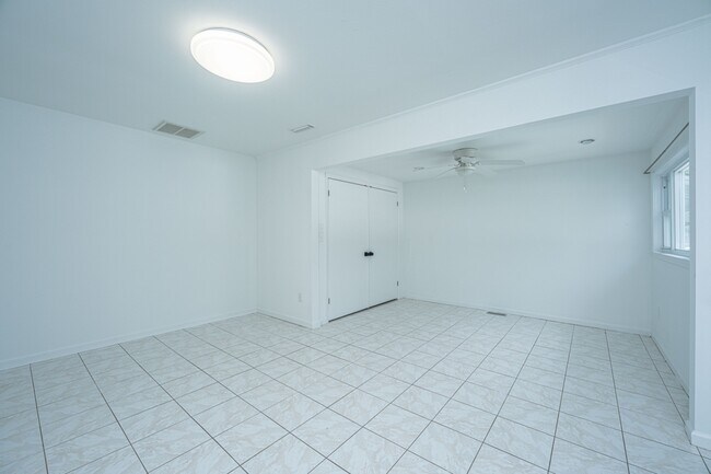 Building Photo - 1791 Dunbarton Dr