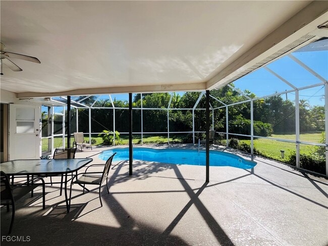 Building Photo - 3019 SE 5th Pl