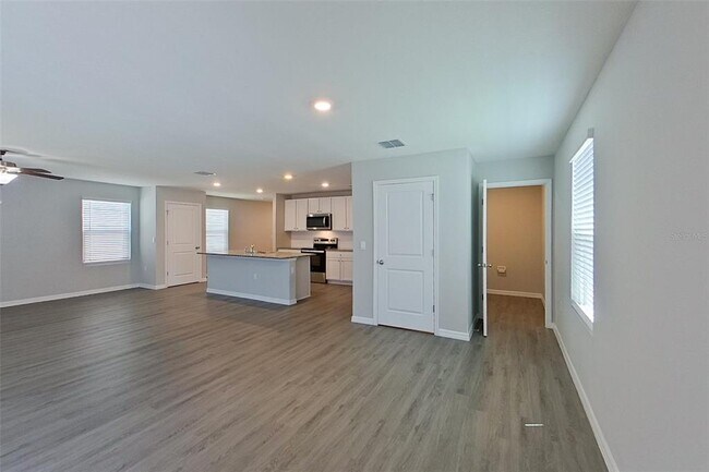 Building Photo - 8704 SW 44th Ct