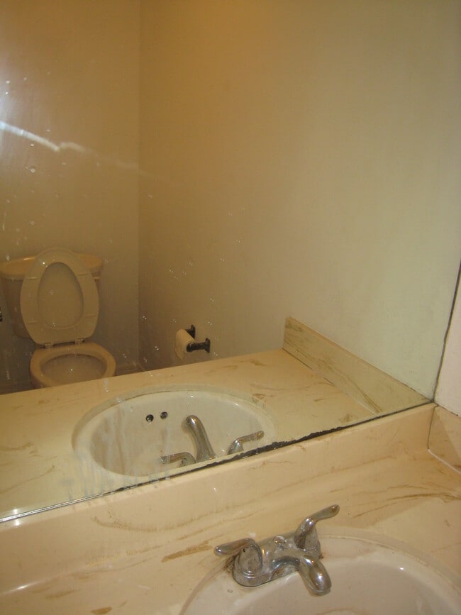 Building Photo - 719 N Eucalyptus Ave