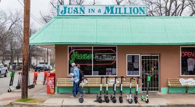Building Photo - 2009 Canterbury St