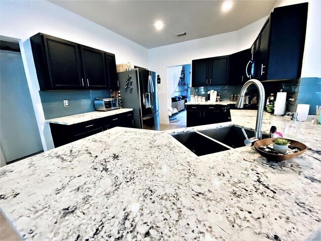 Building Photo - 16803 Bay Ledge Ct
