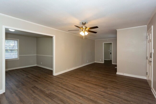 Building Photo - ** 3 Bed 2 Bath located in Edgewood ** Cal...