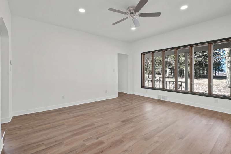 Building Photo - 233055 Schoolhouse Ln