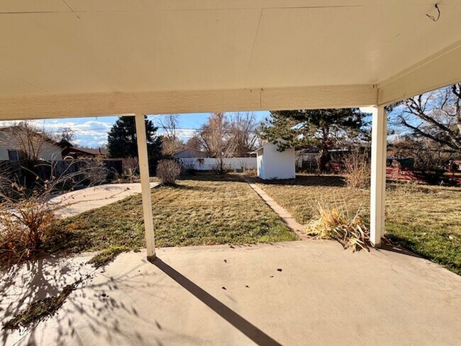 Building Photo - DEC RENT FREE FOR A LEASE STARTING BY NOV 15TH! - BRICK HOME WITH FINISHED BASEMENT